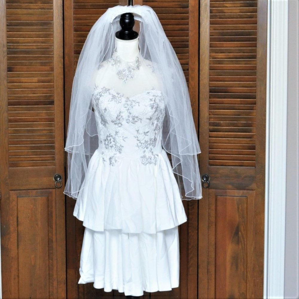 White High Neck Embroidered Tiered Skirt Wedding Dress Sz 6